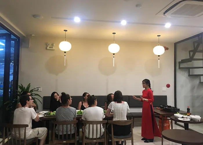 Backhome Hostel & Bar